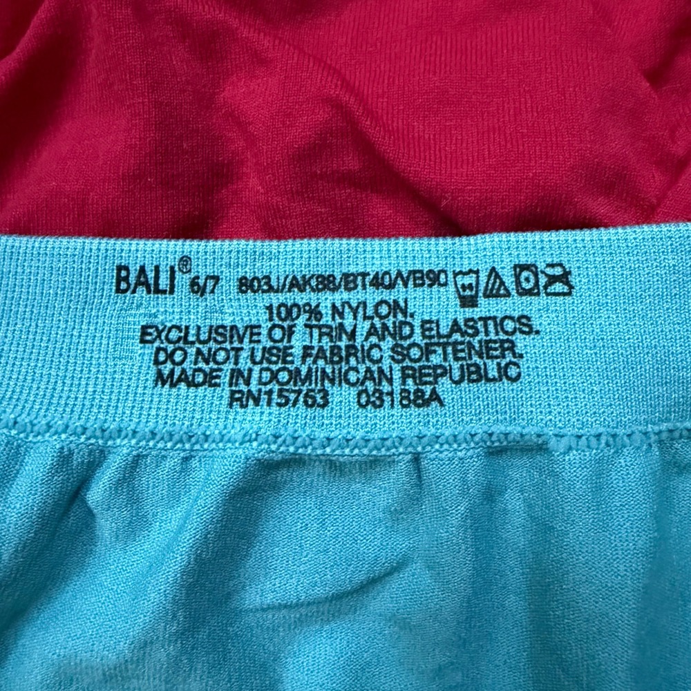Bali Comfort Revolution Briefs 3 Pack Teal Red Seamless Microfiber 803J Size 6/7 - Picture 3 of 6